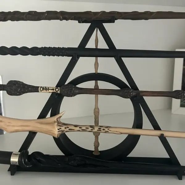 Expositor triangular para varitas